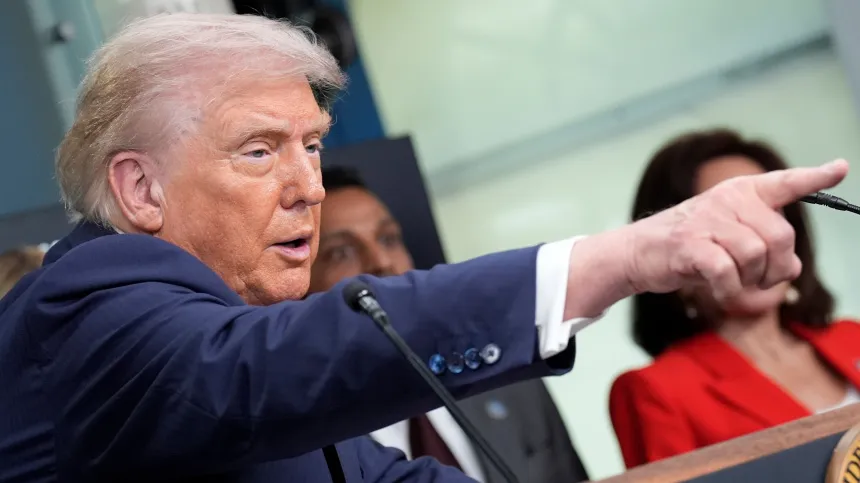 
											
											Трамп АҚШ антифашистлар ҳаракатини террорчи ташкилот деб эълон қилди
											
											