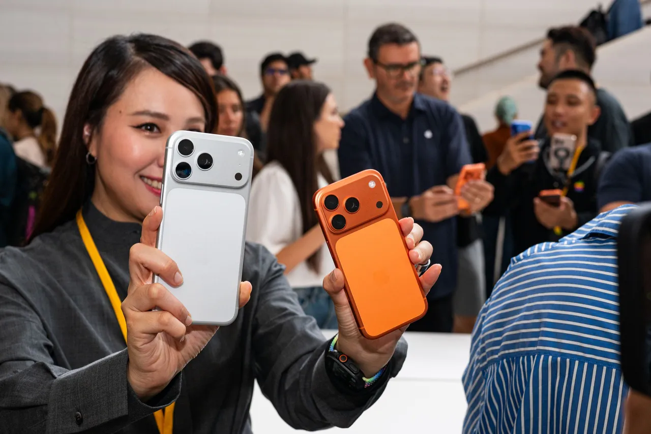 
											
											Xitoyda xaridor iPhone 17 Pro‘ni tushirib yuborib, jarimaga tortildi
											
											