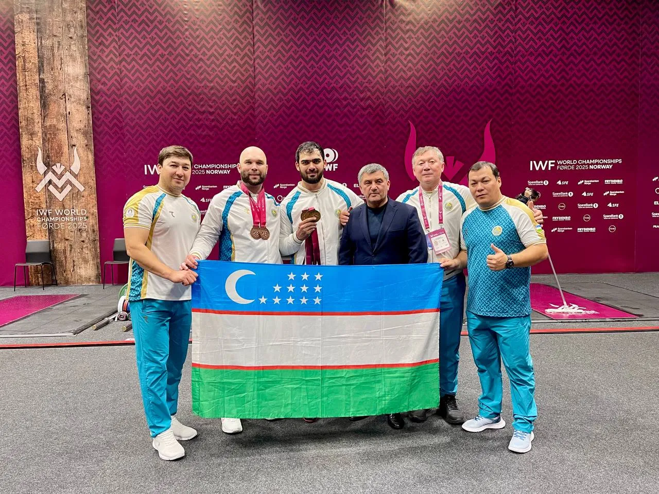 
											
											Og‘ir atletika. Jahon chempionatida Akbar Jo‘rayev 3 ta oltin, Ruslan Nurudinov esa 2 bronza medaliga ega chiqdi
											
											