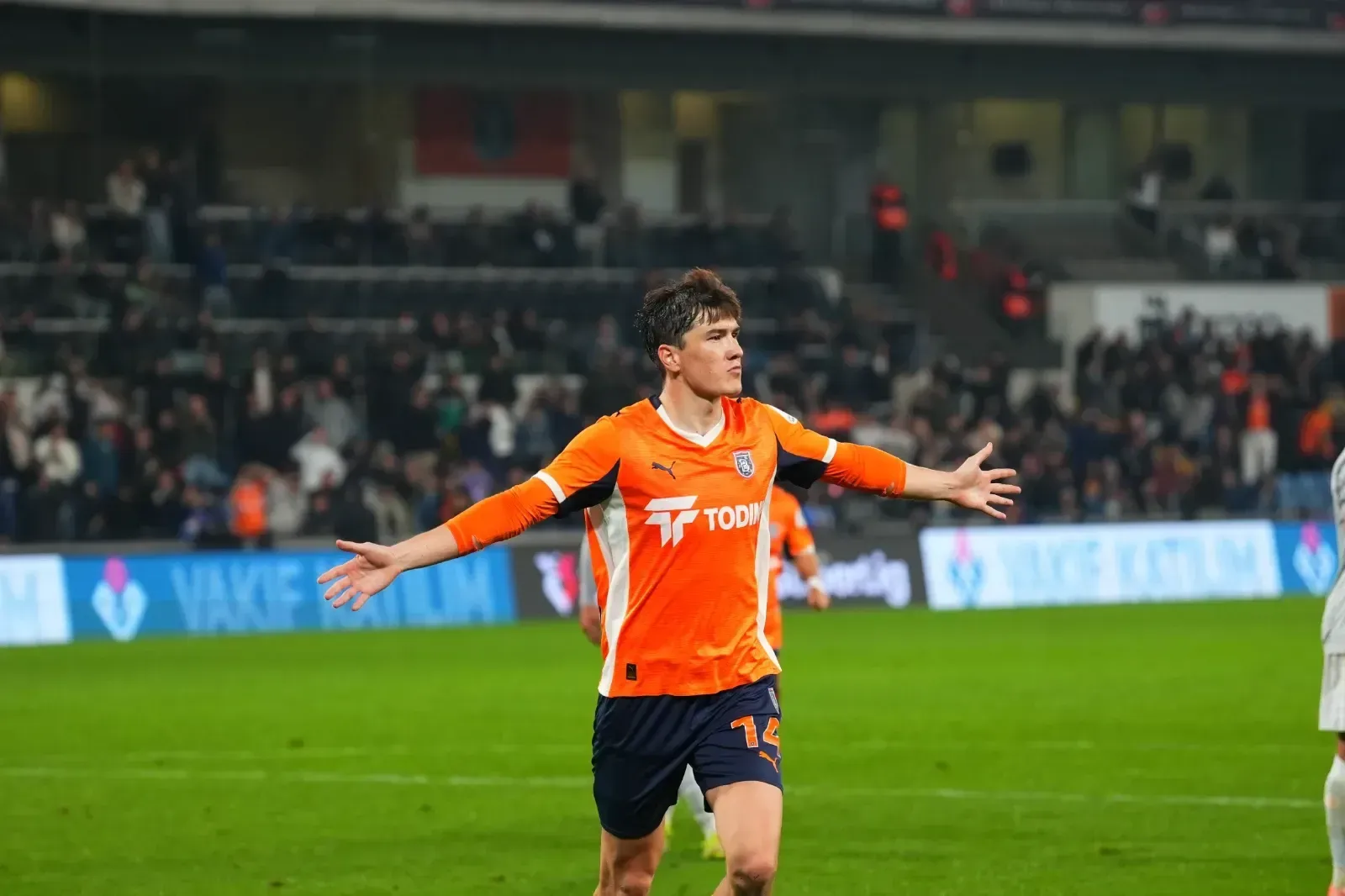 Eldor Shomurodov Turkiya chempionati to‘purariga aylanib oldi