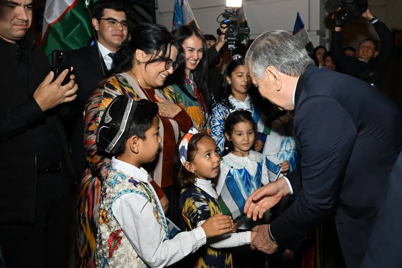 
														
														Prezident Shavkat Mirziyoyev AQShda o‘zbekistonliklar bilan uchrashdi
														
														