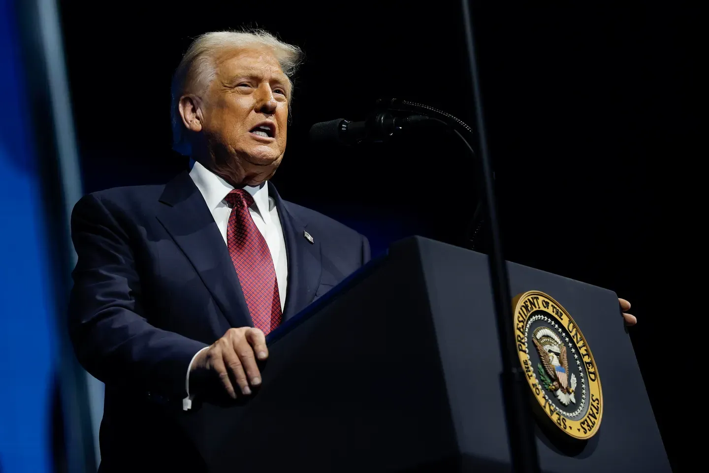 Tramp G20 sammitida ishtirok etmasligini aytdi