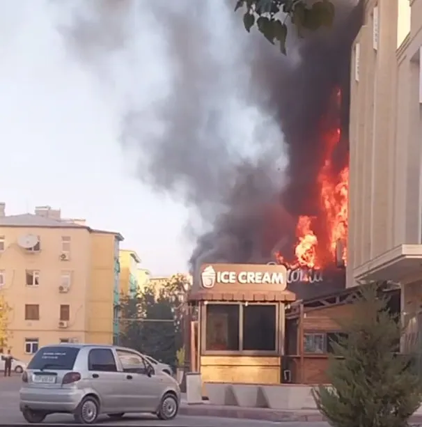 Қаршида кафе ёниб кетди