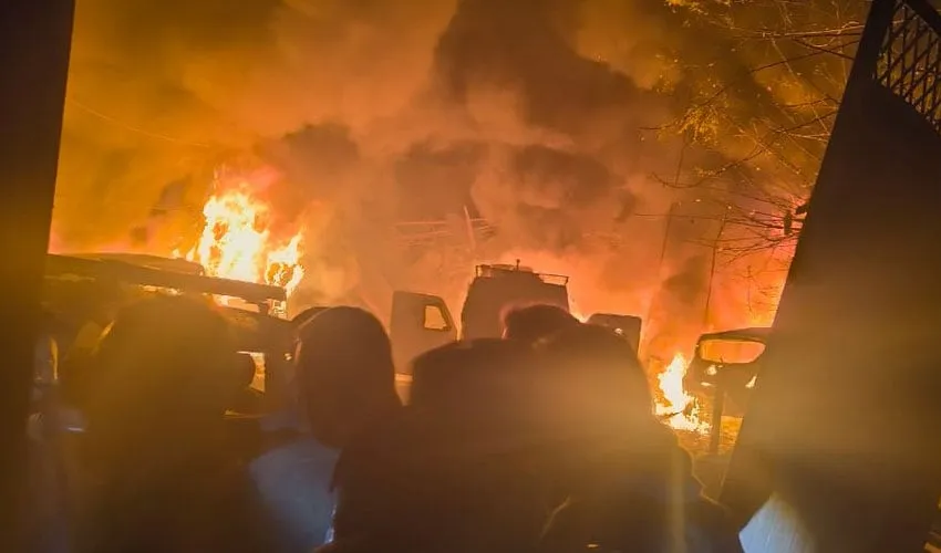 
														
														Кашмирдаги полиция бўлимида портлаш оқибатида 9 киши ҳалок бўлди
														
														