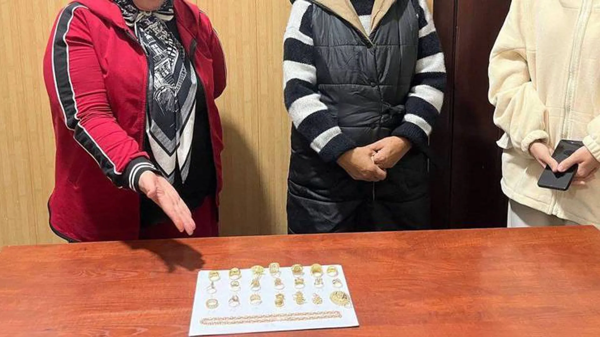 Andijonda ichki a’zolariga taqinchoqlar yashirgan uch ayol qo‘lga tushdi