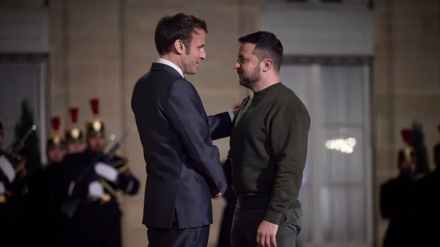 Францияликлар Макроннинг Украинага ёрдамидан норози