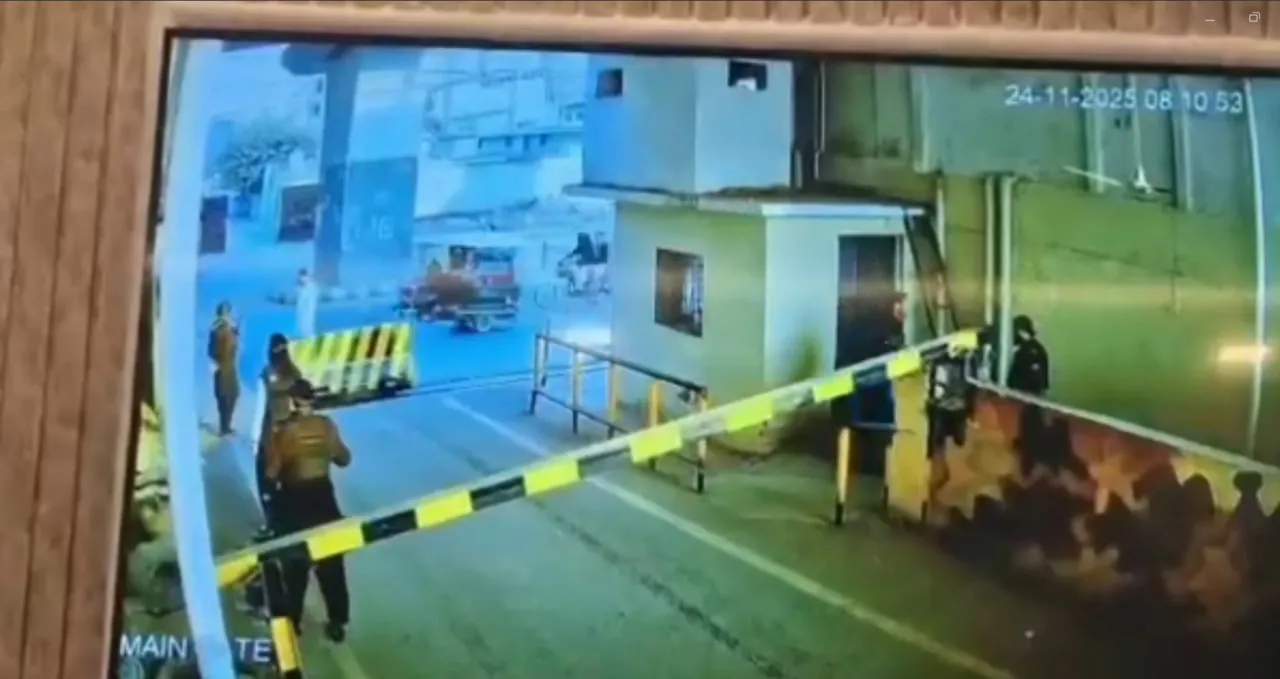 
														
														Pokistonning Peshovar shahridagi chegara politsiyasi shtab-kvartirasiga hujum qilindi
														
														