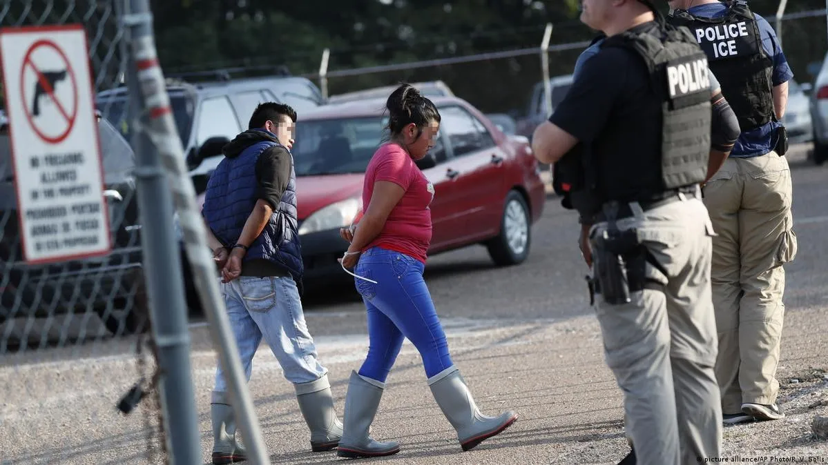 АҚШ ноқонуний мигрантларга мамлакатни тарк этиш эвазига 3 минг доллар таклиф қилмоқда