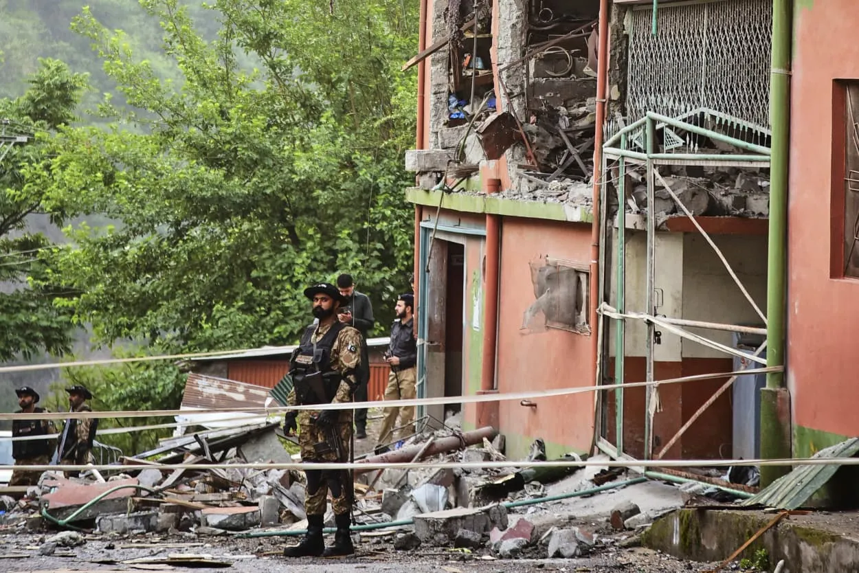 
														
														Покистондаги портлашда 5 нафар полициячи ҳалок бўлди
														
														