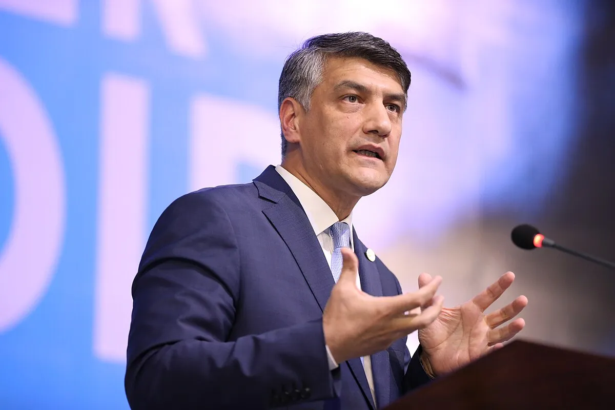 Алишер Қодиров ўзбекистонликларни зудлик билан Россияни тарк этишга чақирди