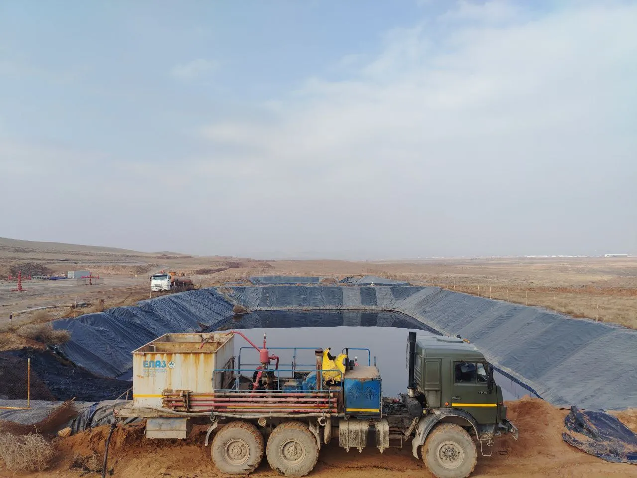 
														
														Boysunda neft uchun hovuzlar barpo etildi
														
														