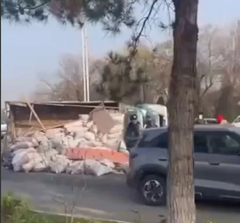 
														
														Yunusobodda ZIL, Voyah, Nexia-3 to‘qnashib ketdi
														
														