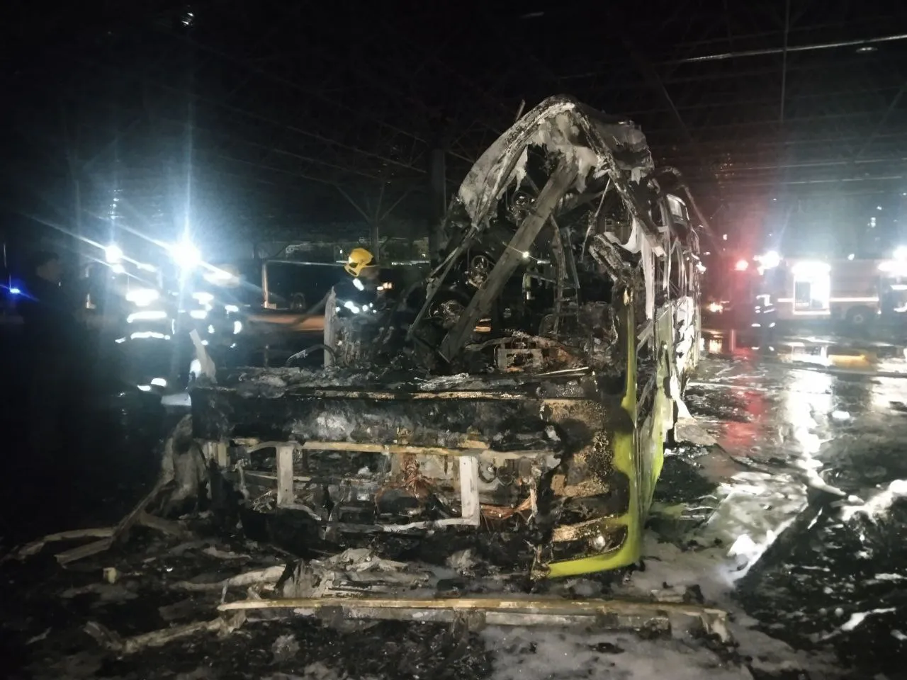 
														
														Toshkentda avtoparkda to‘xtab tutgan avtobus yonib ketdi
														
														