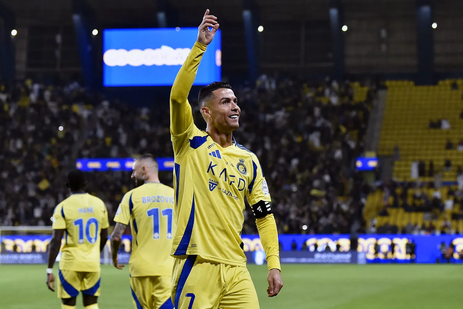 Роналду 2025 йилда дунёнинг энг кўп даромад топган спортчиси бўлди