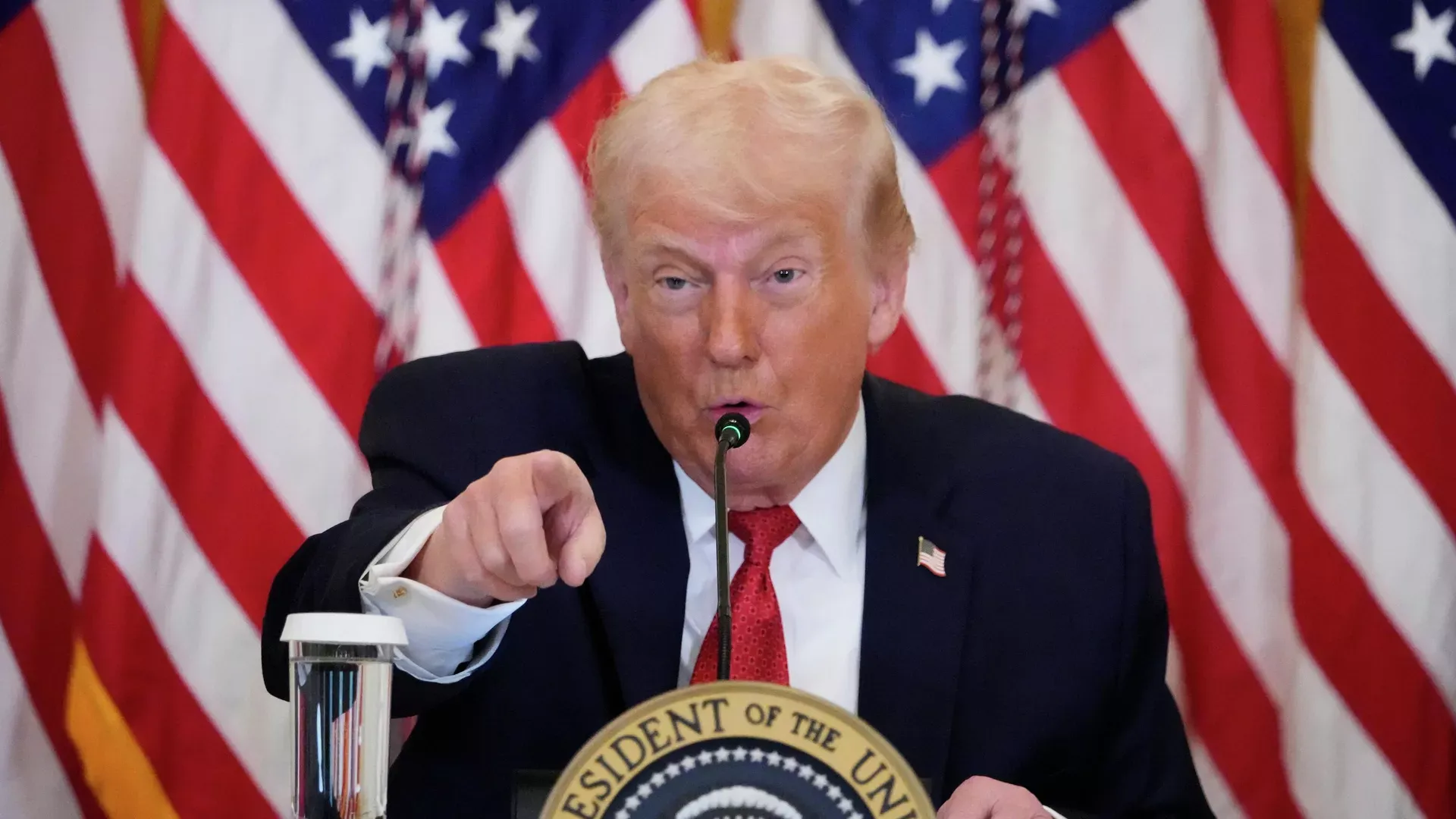 
														
														Трамп Гренландияга ҳарбийларини юборган давлатларга 10 фоизлик бож жорий қилди
														
														