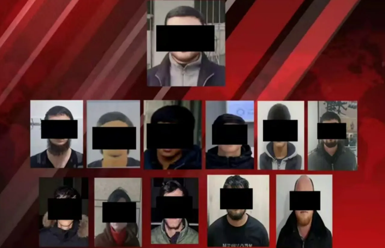 
														
														Farg‘onada ko‘cha bezoriligi bilan shug‘ullangan 15 kishi qo‘lga olindi
														
														