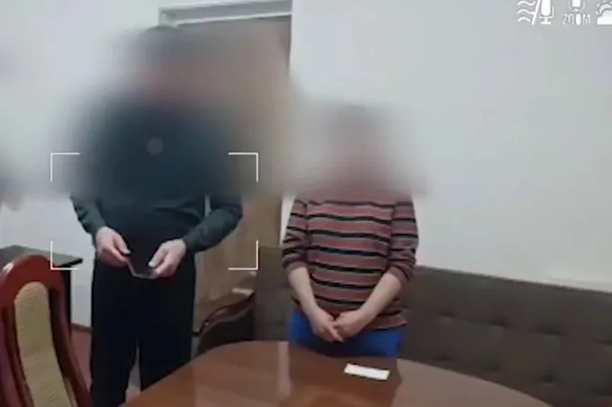 
														
														Тошкент аэропортида уч аёлни Россияга фоҳишаликка олиб кетмоқчи бўлган шахс ушланди
														
														