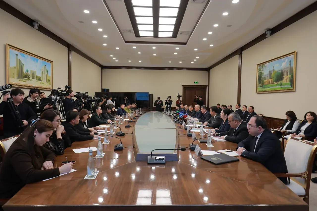 
														
														Олий судда 2025 йилги одил судлов фаолияти юзасидан матбуот анжумани бўлиб ўтди
														
														