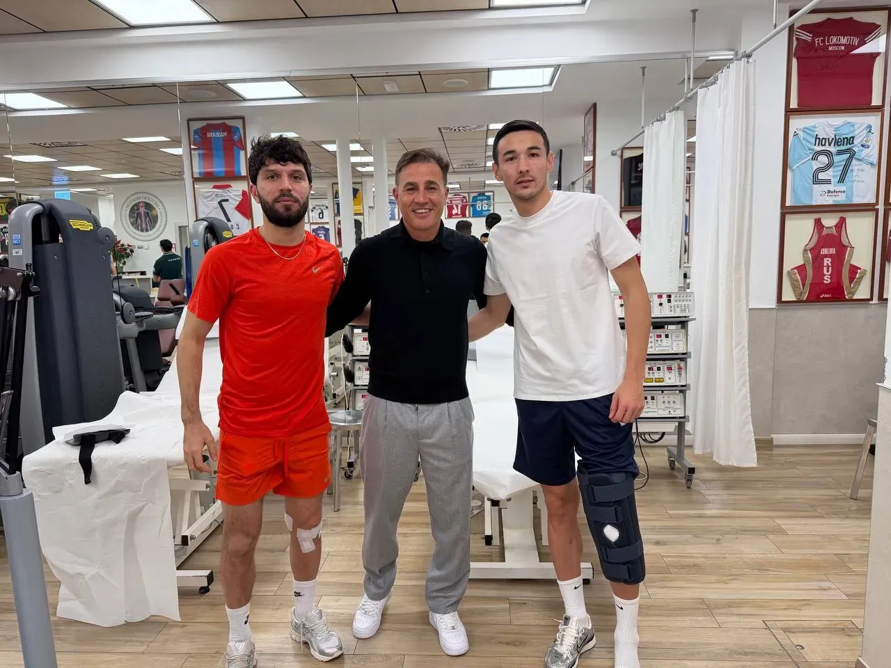 Ўзбекистон терма жамоаси бош мураббийи оғир жароҳатдан кейин операция қилинган Машарипов ва Алиқулов билан учрашди