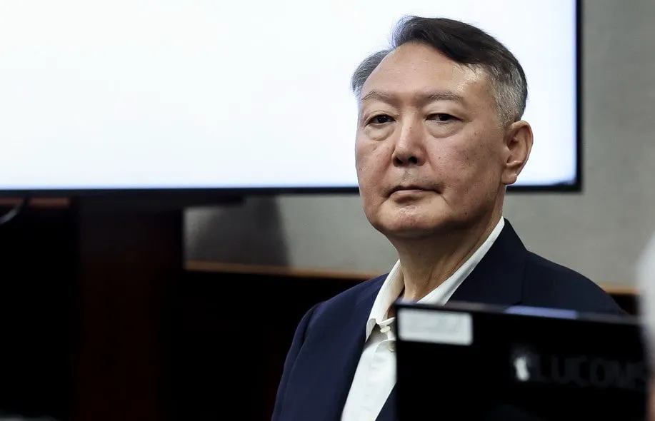 Janubiy Koreya sobiq prezidenti Yun Sok Yol umrbodga qamaldi