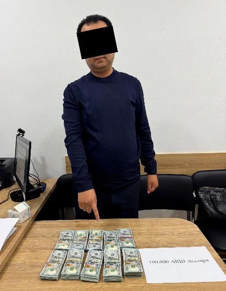 
														
														Олий таълим вазирлиги ходими 100 минг доллар пора билан қўлга тушди
														
														