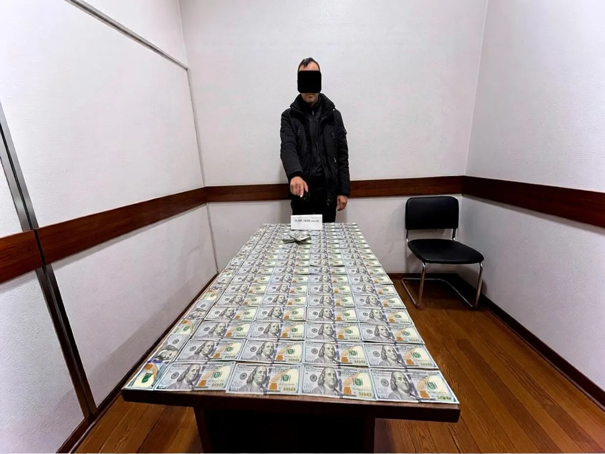 
														
														Farg‘onada tadbirkordan 101 ming dollar talab qilga soliqchi ushlandi
														
														