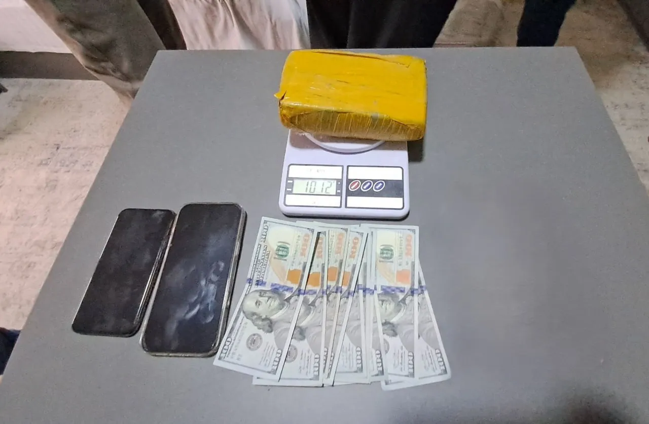 
														
														Toshkent viloyatida 1 kg.dan ziyod “gashish” va 1883 dona kuchli ta’sir qiluvchi dori vositalarining savdosi fosh etildi
														
														