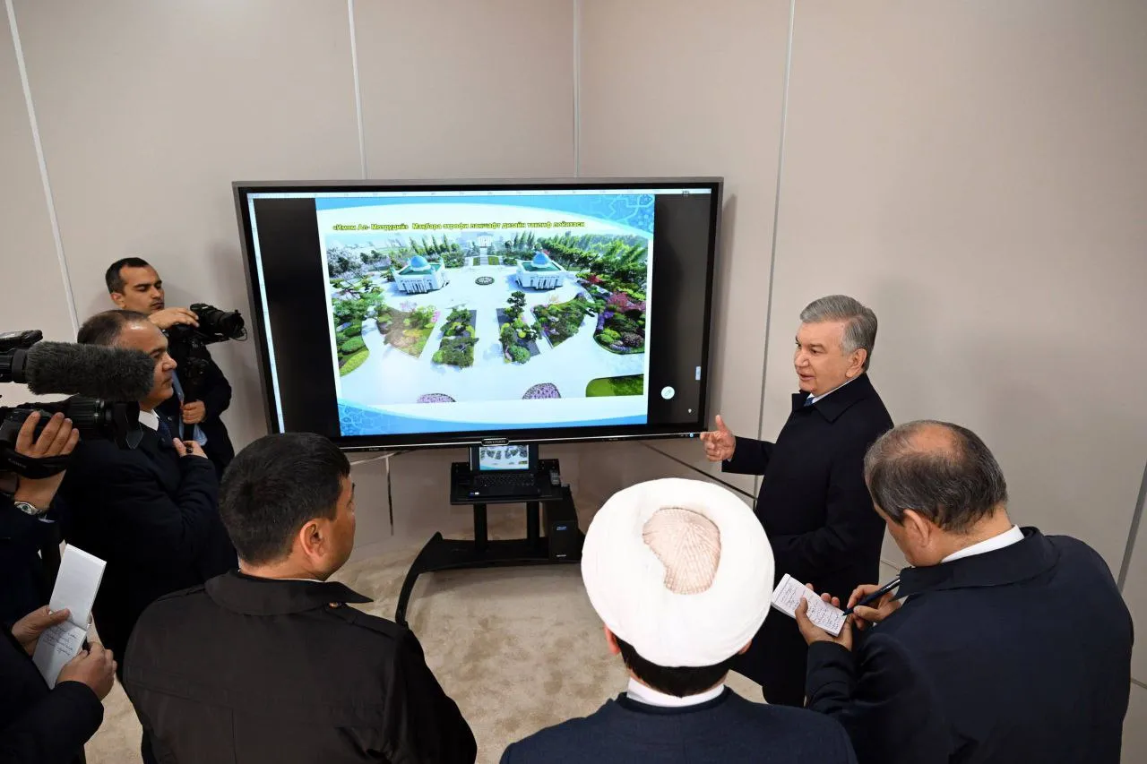 Prezident Imom Moturidiy majmuasidagi bunyodkorlik ishlari bilan tanishdi