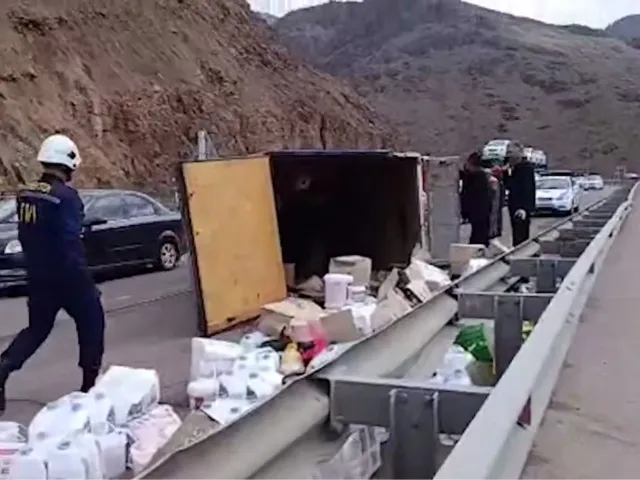 
														
														“Qamchiq” dovonida yuk avtomobili ag‘darilib ketdi
														
														