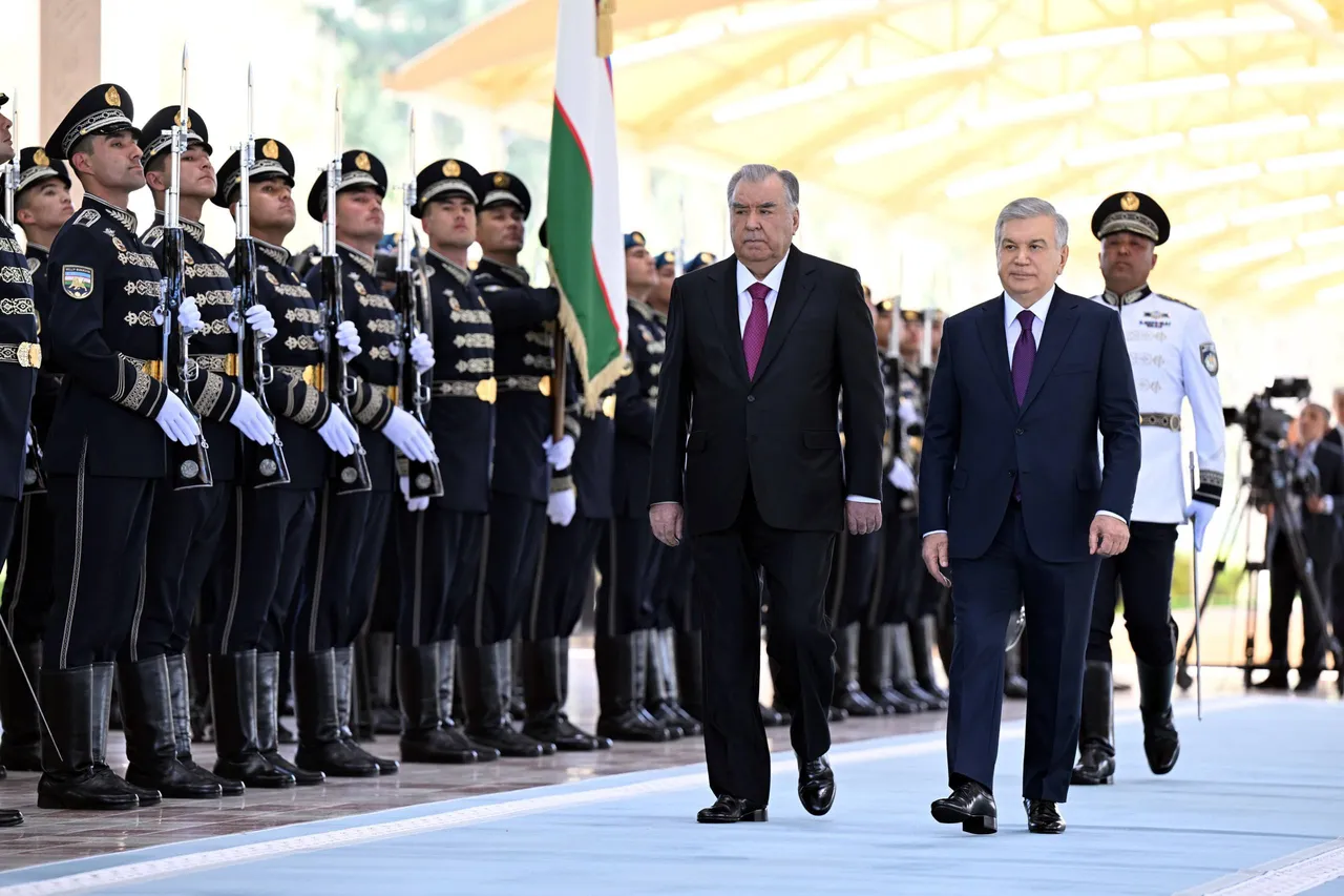 
														
														Тожикистон Президентини тантанали кутиб олиш маросими бўлди
														
														