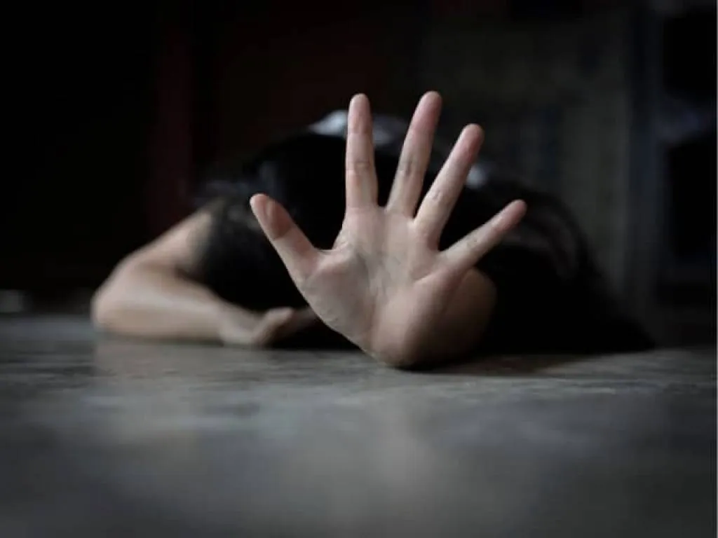 
														
														Namanganda 53 yoshli o‘qituvchi 6-sinf qizga nisbatan jinsiy zo‘ravonlik qilganlikda gumonlanmoqda
														
														