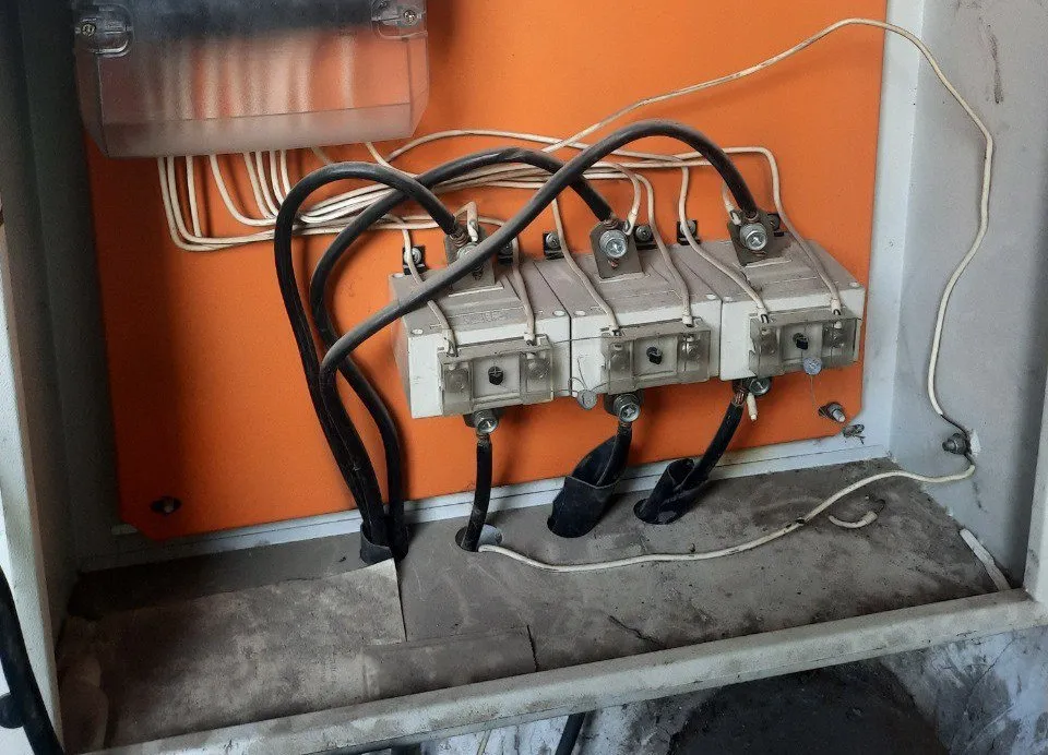 
														
														Andijonda xususiy korxona qariyb 1,2 mlrd so‘mlik “svet”ni o‘mardi
														
														