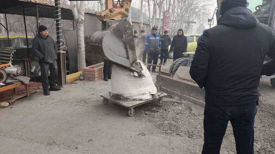 Shahrixonda buzilgan tandirning pulini hokim to‘lab berdi