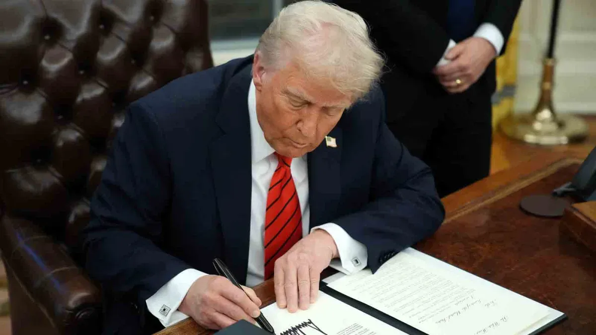 AQSh Eron bilan savdo qiladigan barcha mamlakatlarga 25 foizlik bojlar joriy qiladi