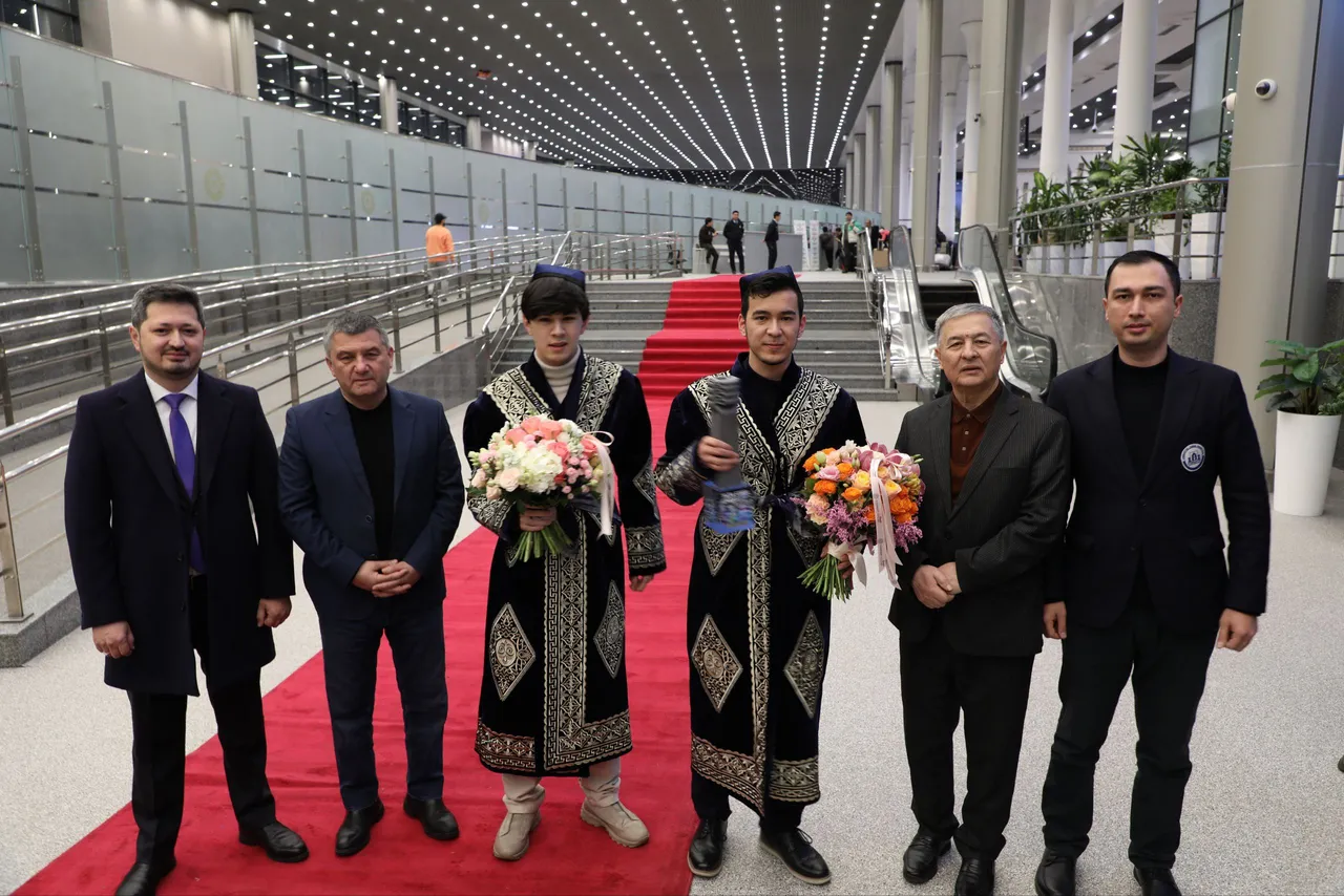 Абдусатторов ва Синдаров Ўзбекистонга қайтишди