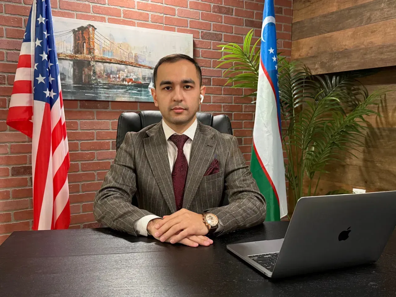 
														
														Глобал майдонга чиқаётган ўзбек юристи: Дамир Ахроров феномени
														
														