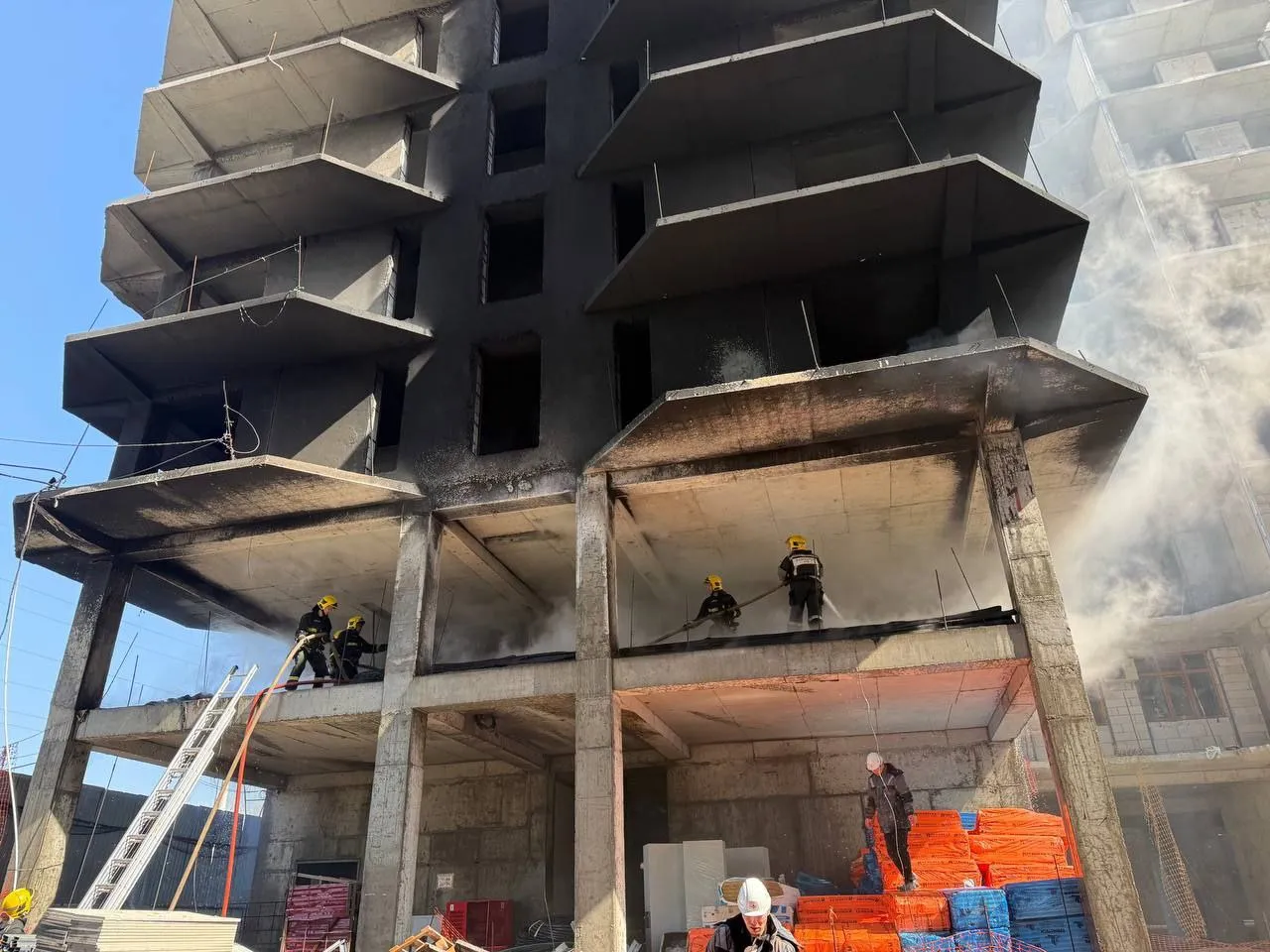 Yunusoboddagi yangi qurilayotgan turar joy binosida yong‘in chiqdi