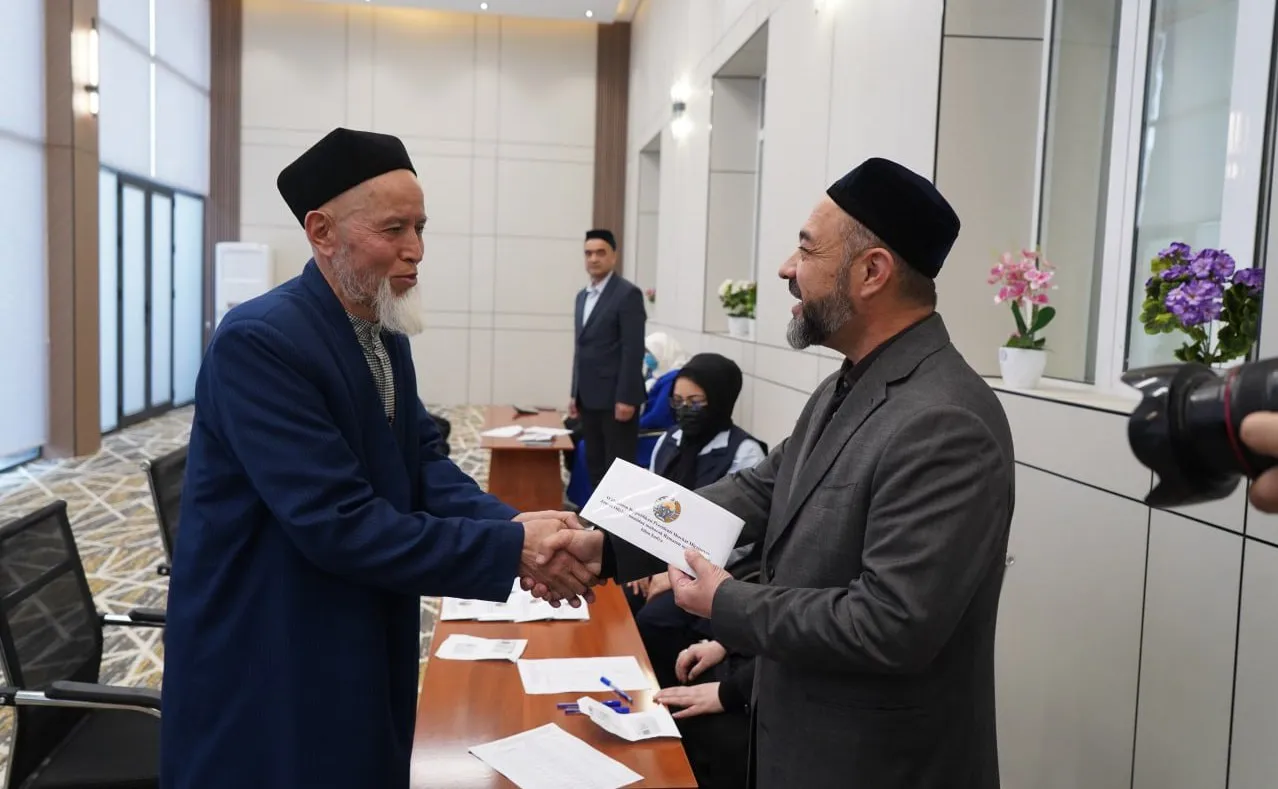 
														
														Таровеҳ намозларида хизмат қилган қориларга 10 млн сўмдан ҳадъя топширилди
														
														