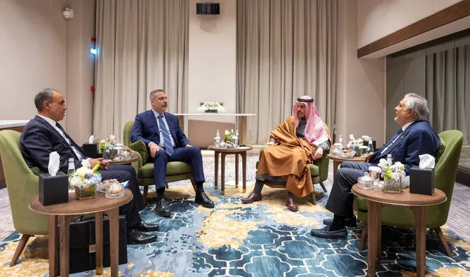 
														
														Якшанба куни Покистонда Саудия Арабистони, Туркия ва Миср ташқи ишлар вазирлари Яқин Шарқдаги уруш бўйича музокаралар ўтказади
														
														